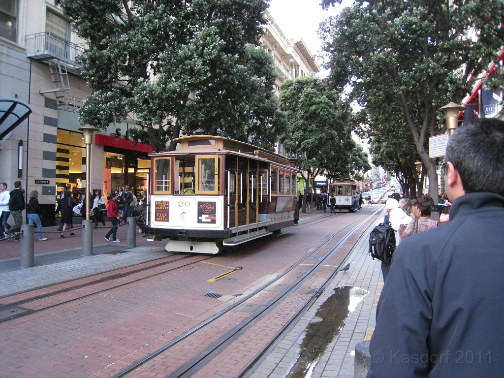 2011 Bay 2 Breakers Saturday 1005.JPG - I was able to participate in the 2011, 100th anniversary of the San Francisco Bay to Breakers 12K race. A great weekend for sight seeing and racing.